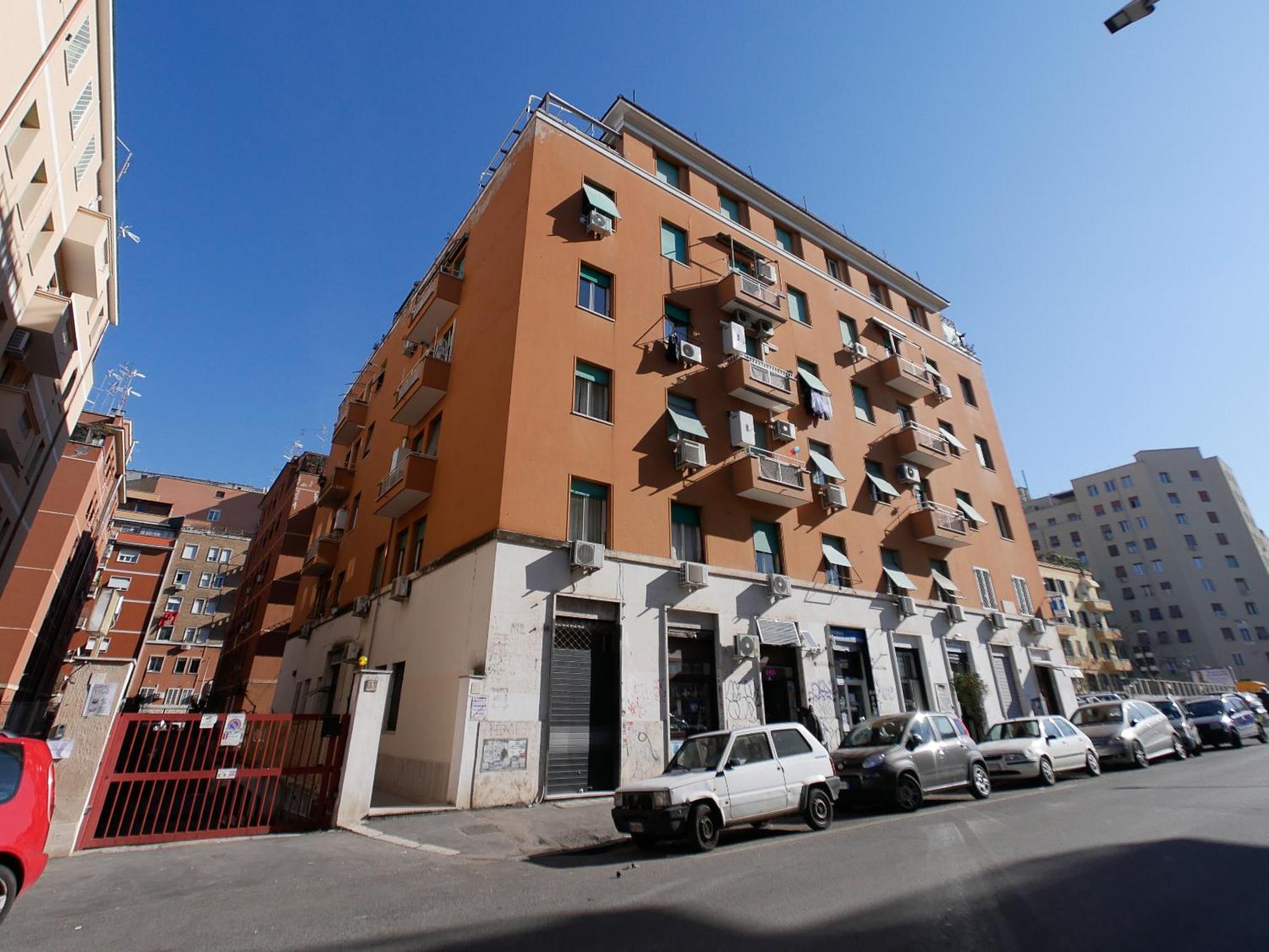 Chic Modern 2-Bedroom Near Metro Rome Exterior photo